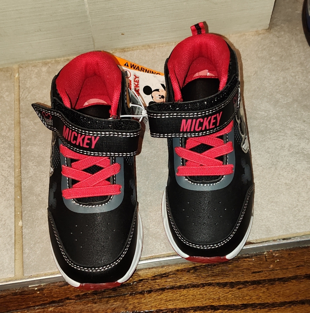 New! Boys Disney Junior Mickey Mouse Light-Up Basketball Sneakers Shoes Size 10